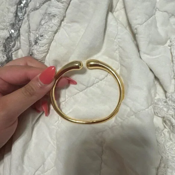 Neiman Marcus Adjustable 18K Gold Plated Chunky Open Bangle Gold Cuff Br… - Picture 2 of 5